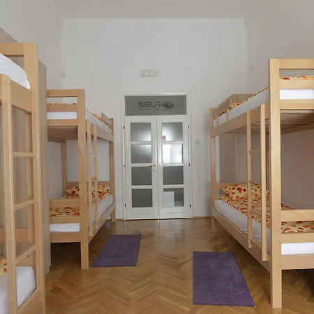 Flow House Centar Hostel *
